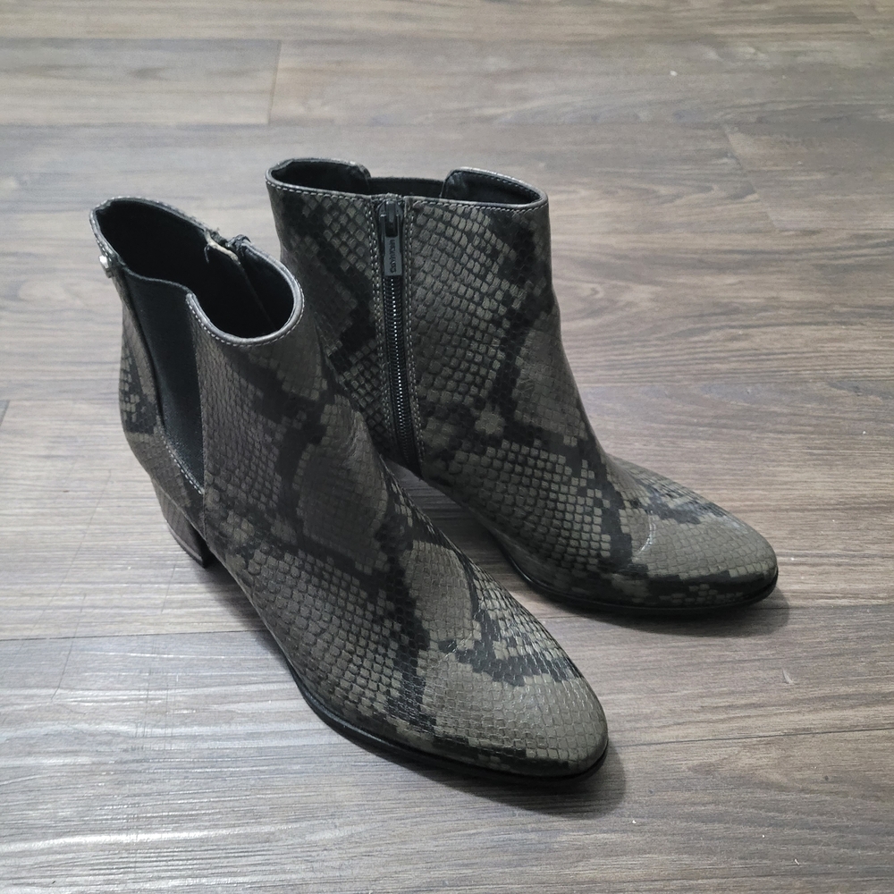 Calvin Klein Women's Fioranna Ankle Boots Size 7.5 Gray Black Booties Round Toe - Picture 8 of 9